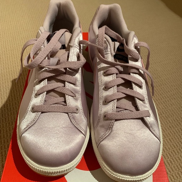 Women’s Nike Court Royal SE - Picture 4 of 5